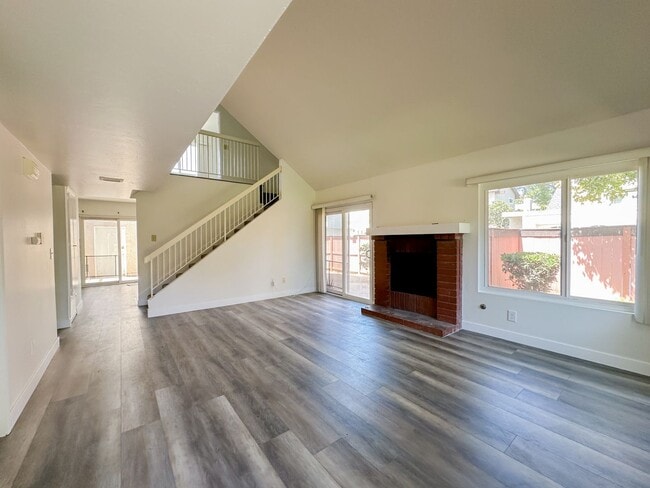 Building Photo - Updated 4 Bedroom, 2 Bath Villa Portofino ...