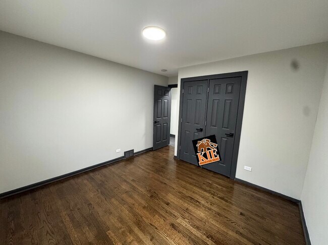 Building Photo - 14527 Irving Ave