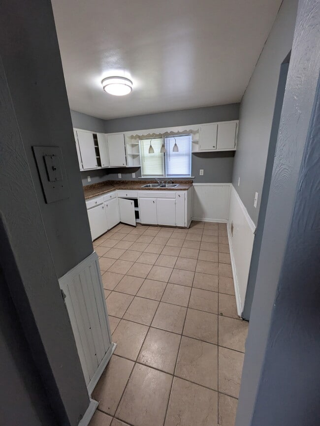 Building Photo - 4405 Silvis Rd