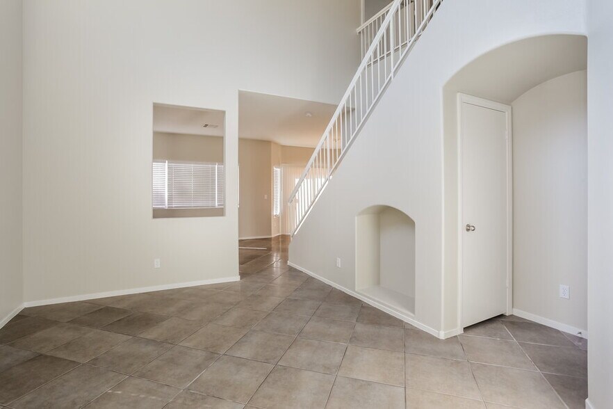 Building Photo - 10413 Sloping Hill Ave