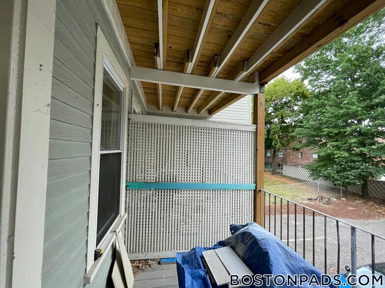 Building Photo - 53 Ashford St