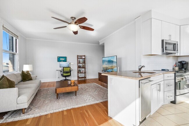 Building Photo - 21 Beacon St