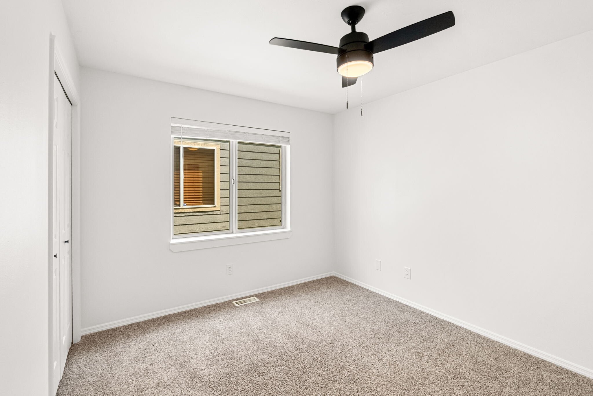 Building Photo - 1397 N River Rock Dr