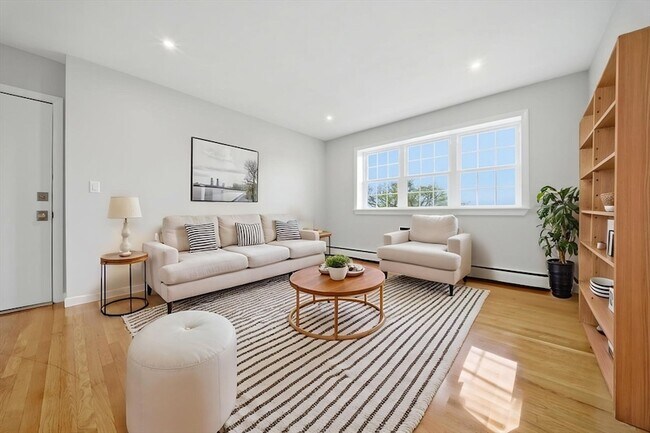 Building Photo - 11 Schubert St