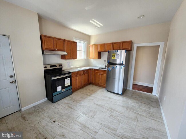 Building Photo - 419 W Grange Ave