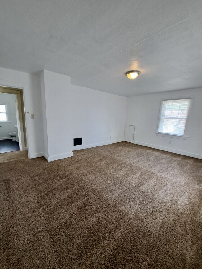 Building Photo - 244 E Siebenthaler Ave
