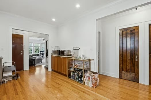 Building Photo - 1411 W Byron St