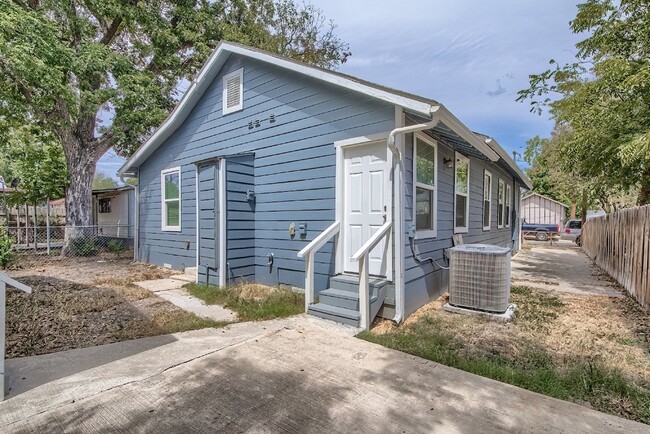 Building Photo - 114 Canadian St