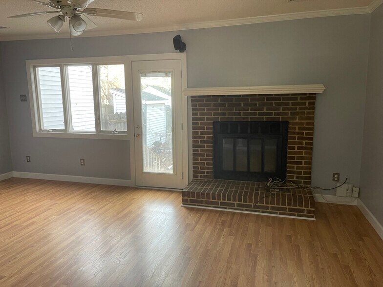 Building Photo - 4310 Brighton Ln