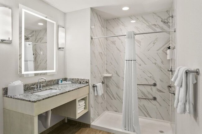 Building Photo - Sonesta - 7116
