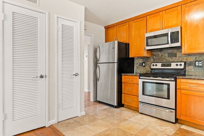 Building Photo - Charming Hayward Home with Modern Upgrades...