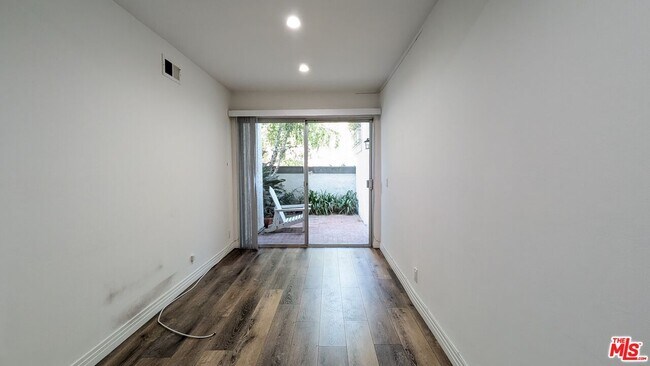 Building Photo - 1696 Palisades Dr