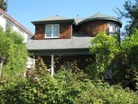 Building Photo - RENT REDUCTON - Spacious 3bdr/2bath units available for a lease ending May 30. Building is locate...