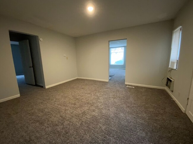 Building Photo - 1400 Bass Ave