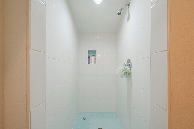 Building Photo - 7214 N 21st Ave