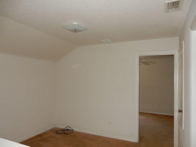 Building Photo - Nice 4/2 Two-Story Home in Seminole County...