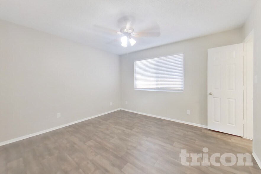 Building Photo - 7805 W Cora Ln
