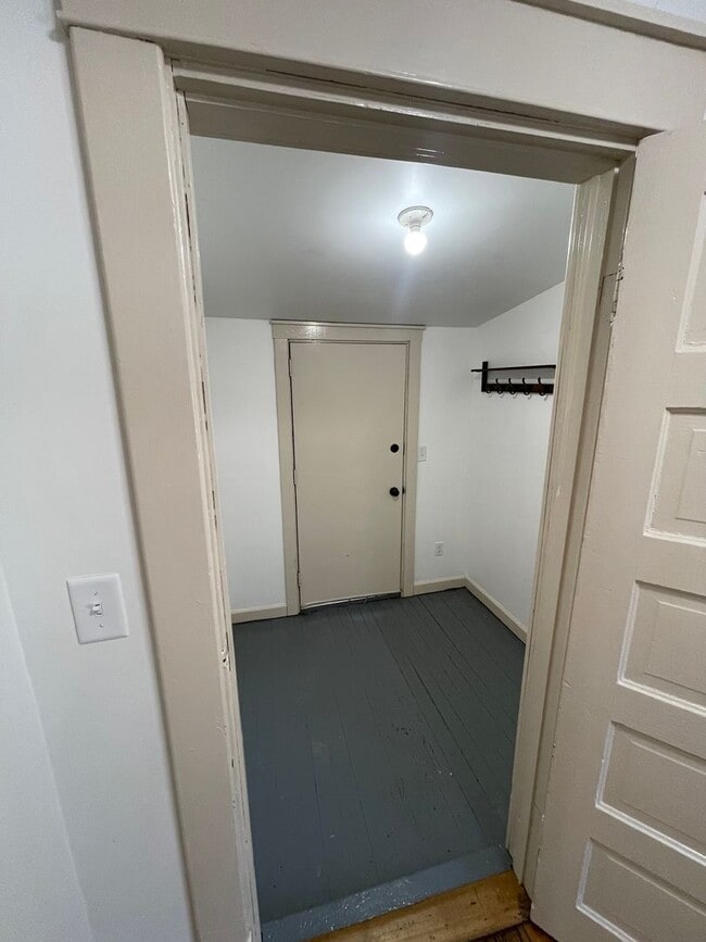 Building Photo - New Appliances + HUGE Fenced Backyard