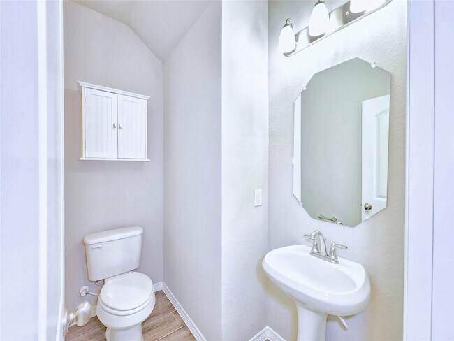 Building Photo - 8002 Scanlan Trce