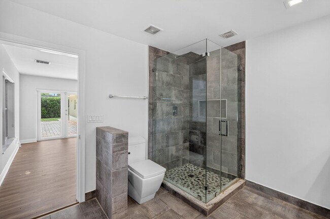 Building Photo - 2808 NE 22nd St