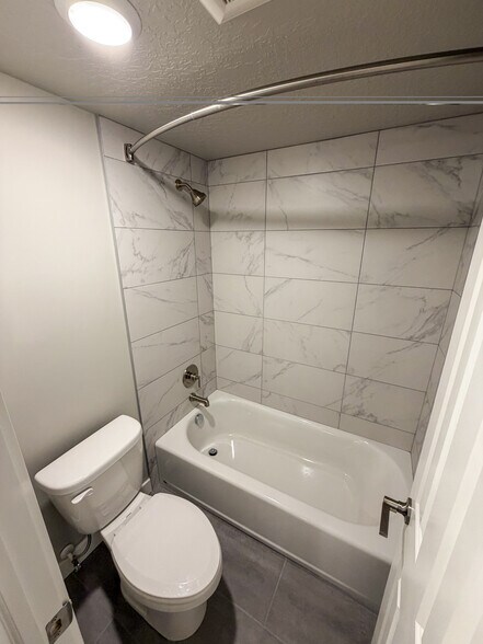 Building Photo - 1032 E 400 S