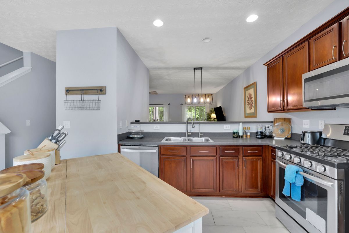 Building Photo - 541 Lantern Wood Dr