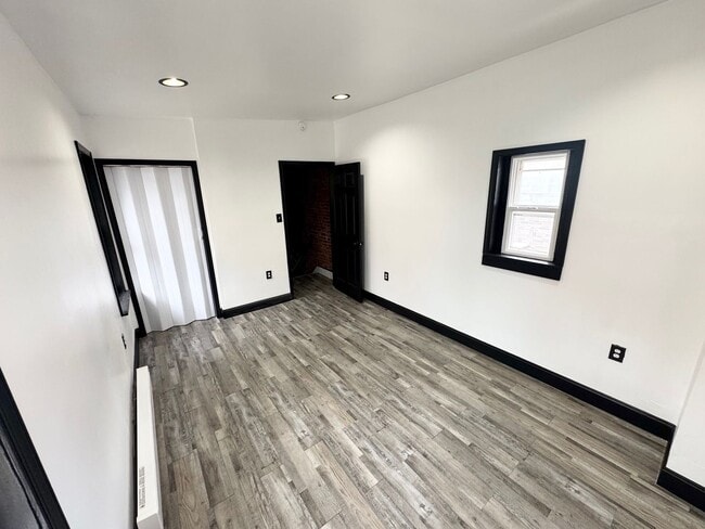 Building Photo - STRA509