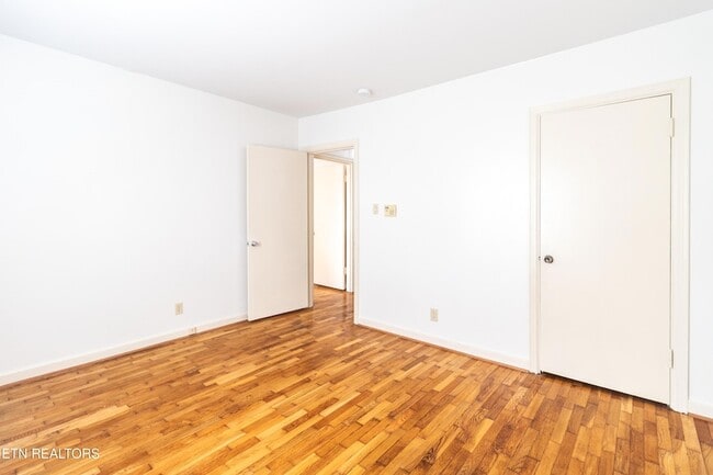 Building Photo - 602 Lookout Ct SE