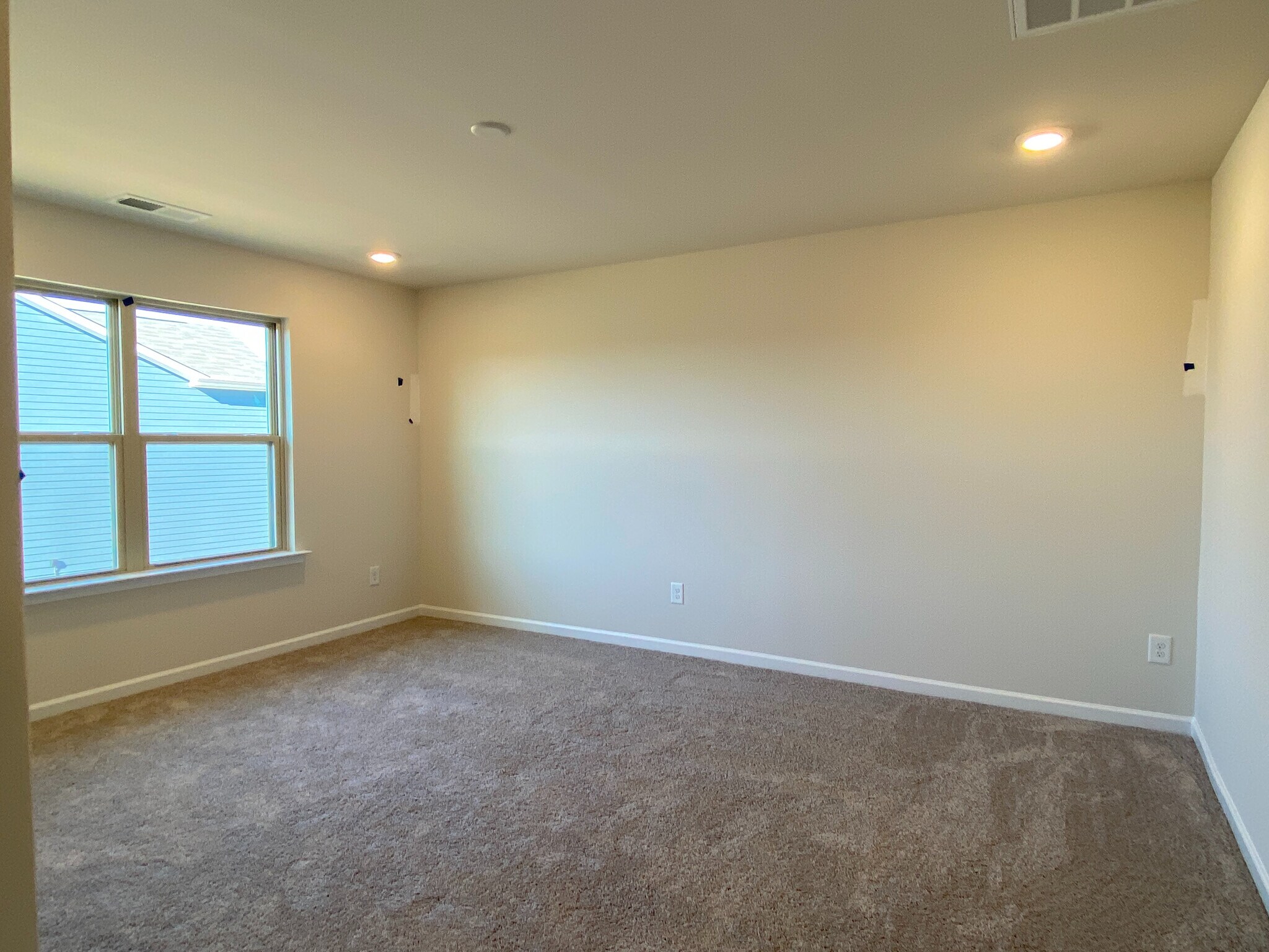 Building Photo - Room in House on Maylen Trace