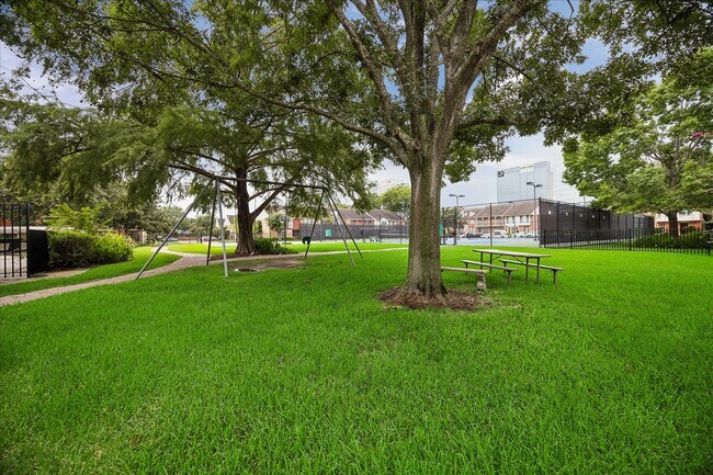 Building Photo - 1617 W Sam Houston Pkwy S