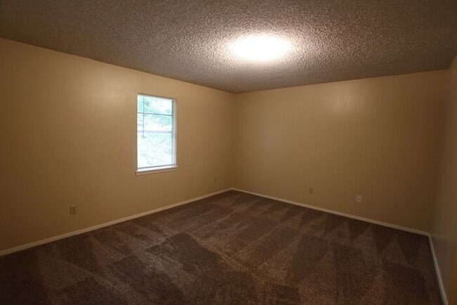 Building Photo - Adorable 3 Bedroom Duplex in Tyler