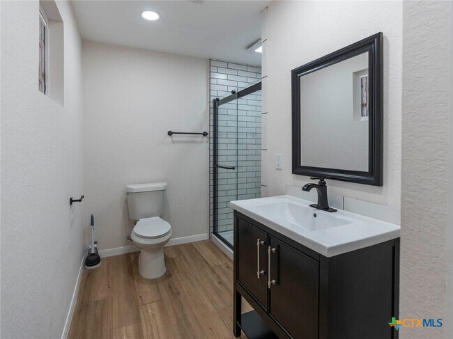 Building Photo - 268 White Oak Dr