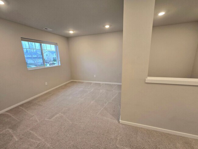 Building Photo - 3 Bedroom 2.5 Bath Home in Stanwood - Pet Friendly!