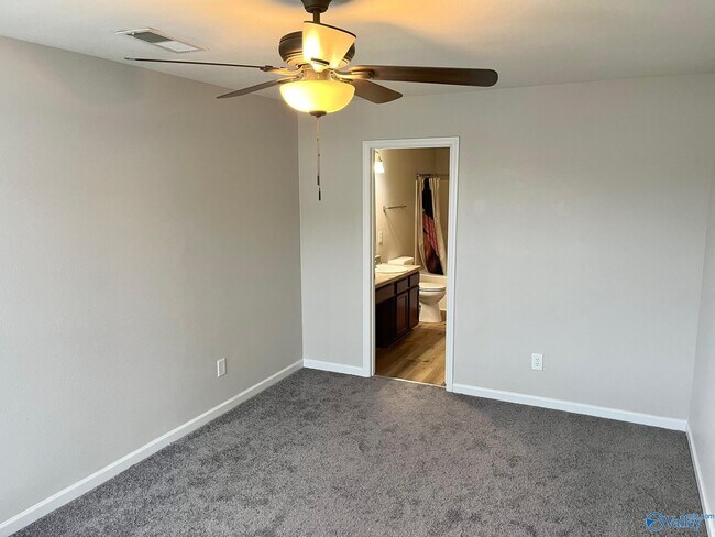 Building Photo - 193 Cloverbrook Dr