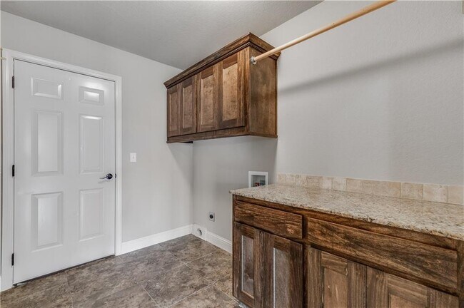 Building Photo - 2703 SW Warberry Ave