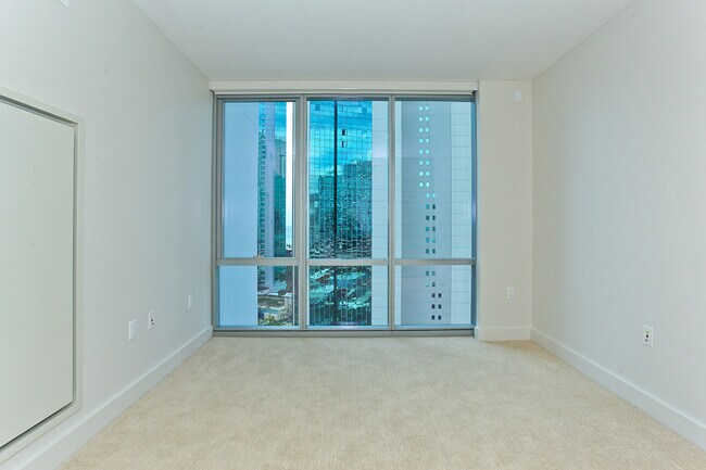 Building Photo - Convenient Luxury Living!! WELCOME TO WAIHONUA!!