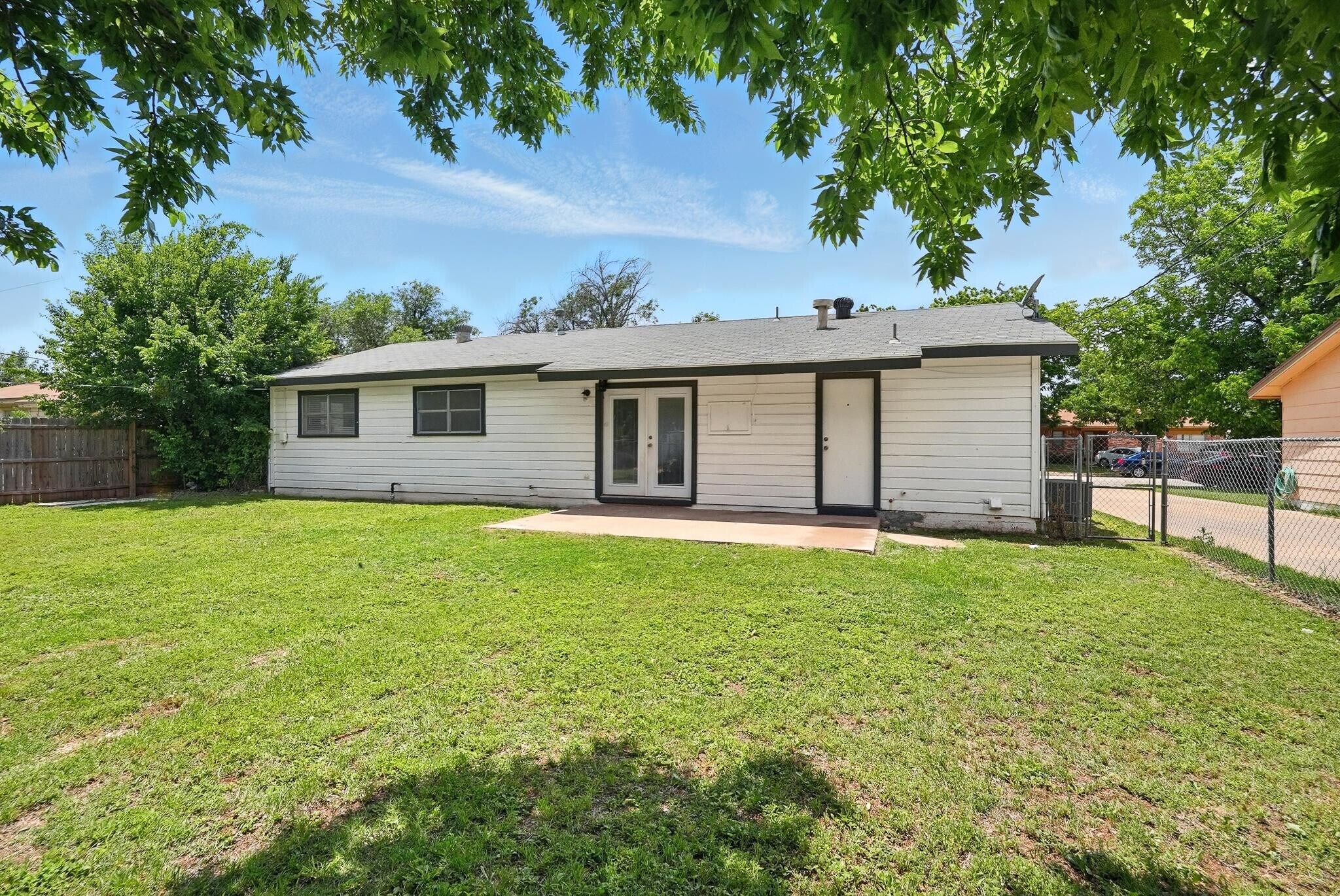 Building Photo - 2349 Marsalis Dr