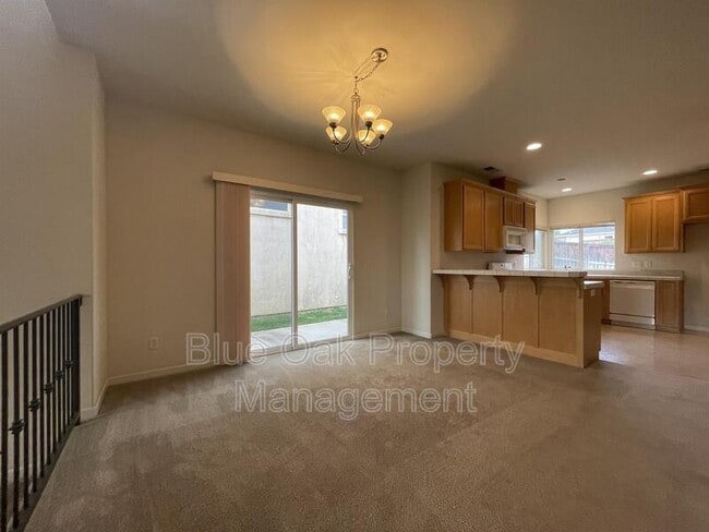 Building Photo - 1307 Yosemite Dr