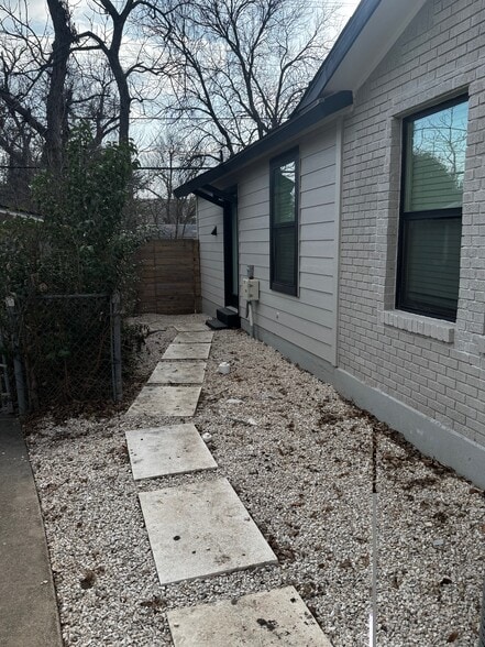 Private entrance - 1409 Westmoor Dr