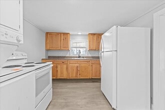 Building Photo - Newly Renovated 2 bedroom home in Burlington