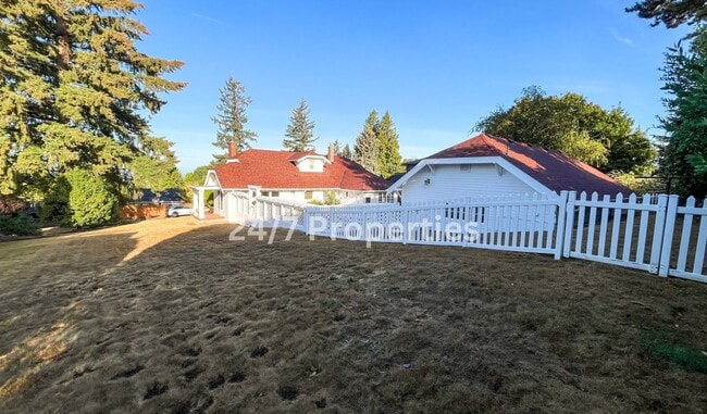 Building Photo - Unique Large 3BD I 2BA Home - Near Gabriel Park!