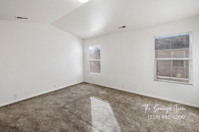 Building Photo - SPACIOUS 3BD/2.5BA TOWNHOME at THE BLUFFS AT SPRING CREEK with A/C **$500 move-in credit with a 1...