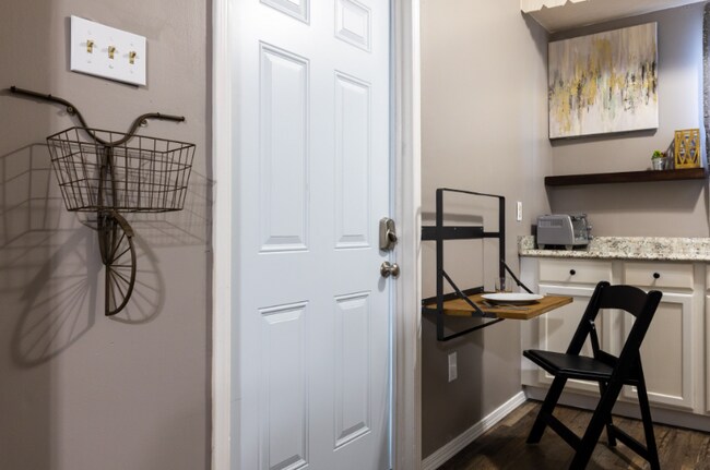 Building Photo - 405 B Williams Ave