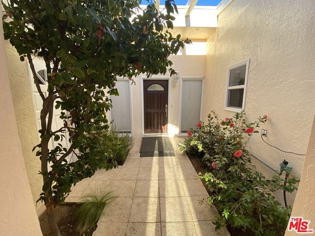 Building Photo - 3900 Castlerock Rd