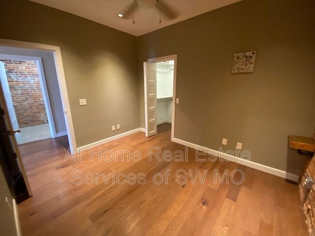 Building Photo - 412 South Ave