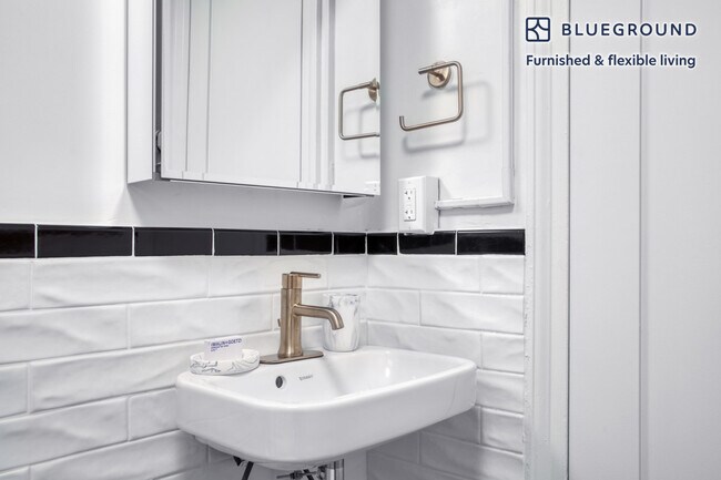 Building Photo - 1284 Beacon St