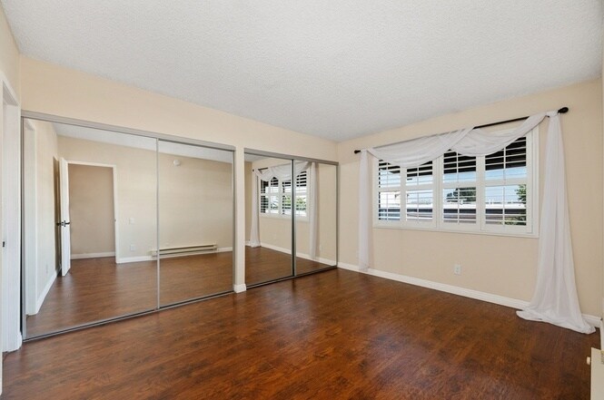 primary bedroom - 356 S Miraleste Dr