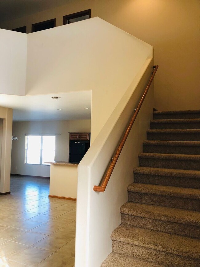 Building Photo - 21 &amp; 23 Hanfield Court