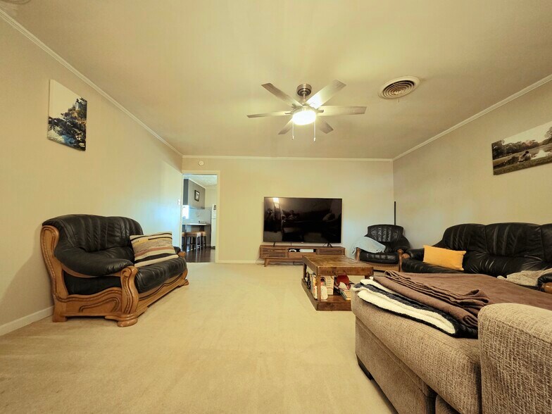 Building Photo - 1803 Jefferson St