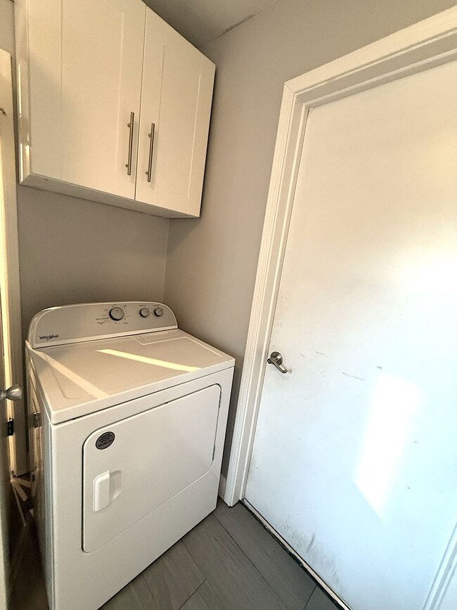 Building Photo - Charming 3 bedroom in NE Albuquerque. Osuna/San Pedro area near San Mateo. Refrigerated Air! 2 Ca...